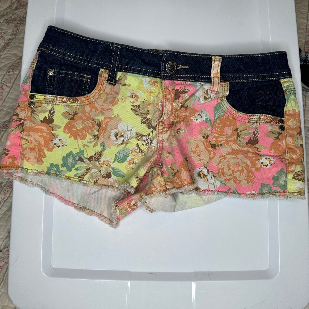 Hot Kiss Vintage Y2K Micro Shorts Cici Short Size 7 Floral Patchwork Boho Jean